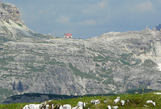 Blick zur Dreizinnenhütte